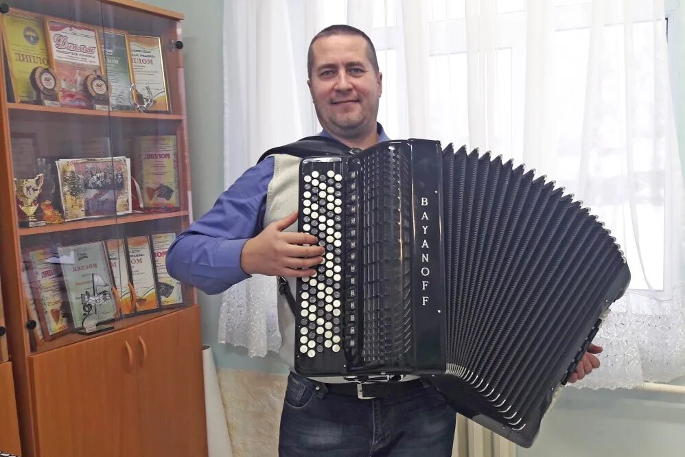 михаил тоцкий баянист. даниил григорьев баянист. одинцовские баянисты. самарский баянист александр малыхин. баянист в электричке из одинцово.