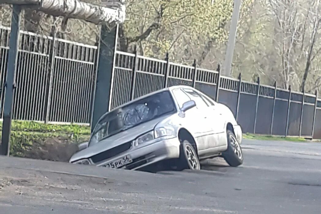 Оренбург очевидец в контакте. Ямы в Оренбурге. Оренбург очевидец новости.