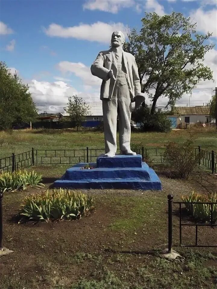Фролово памятник. Памятник часовня фролово. Памятники мемориалы города фролово. Памятники фролово. Фролово памятник.
