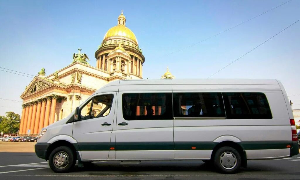 Mercedes sprinter white. Микроавтобусы экскурсии. Микроавтобус мерседес спринтер пассажирский. Мерседес спринтер экскурсионный. Мерседес спринтер турист 2020.