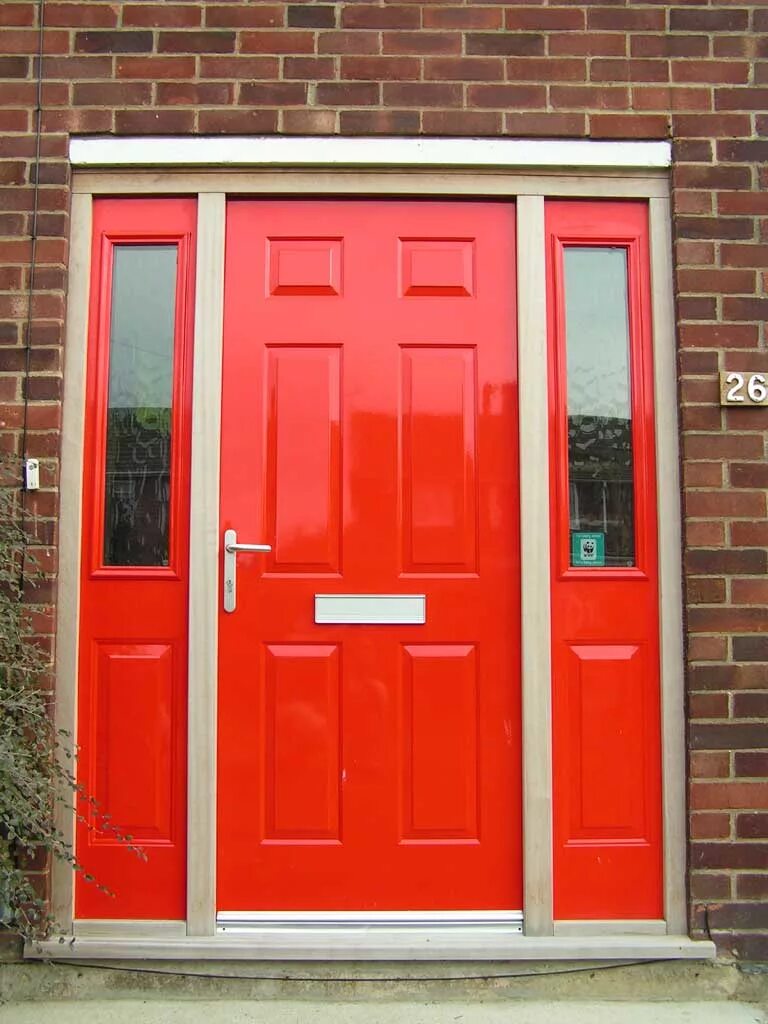 Flat door. Входная дверь. Красная входная дверь. Красная пластиковая входная дверь. Современные входные двери.