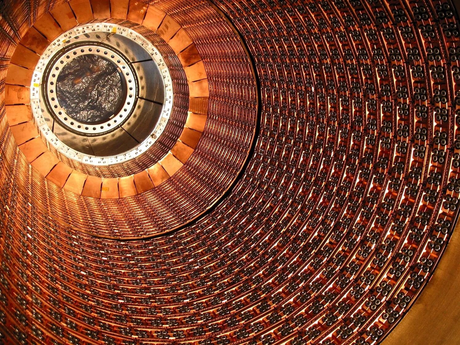 Ускоритель атомных частиц. Большой адронный коллайдер ЦЕРН. Адронный коллайдер в Женеве. Ускоритель частиц коллайдер. Большой адронный коллайдер в CERN.
