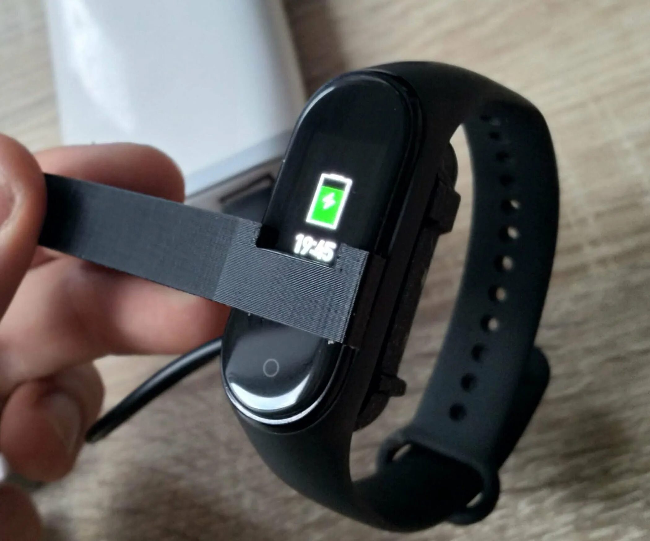 Браслет xiaomi mi band 4c. Mi Band 4 Charger. Сяоми ми бэнд 4 зарядка. Часы mi Smart Band 4 c. Зарядка для браслета Xiaomi mi Band 4.