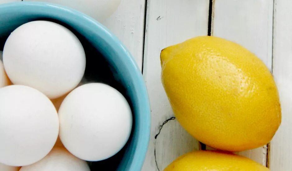 Пить домашние яйца. Яйцо и лимон. Яйца и сок лимона для суставов. Яйца и лимонный сок при диабете. Яйцо в лимонном соке.