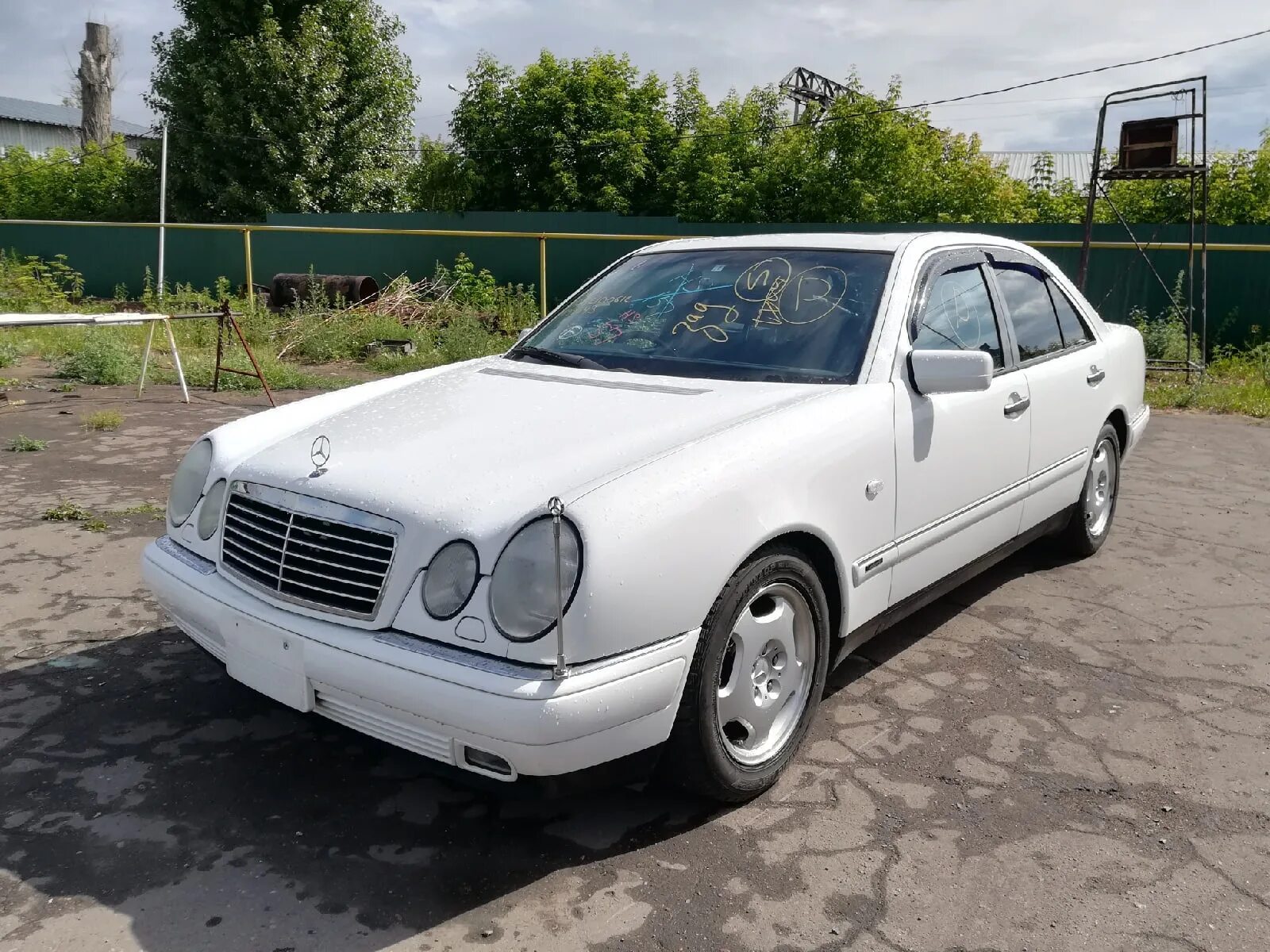 Разборы mercedes. Мерседес e240. Мерседес е240 w210. Mercedes e240 2000. Мерс 240 е в210.