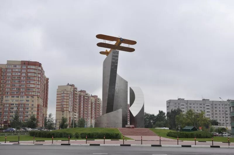 Ру мытищи московской области. Памятники в г. Мытищи. Мытищи центр города. Достопримечательности Мытищи. Памятник в Мытищах летчице.