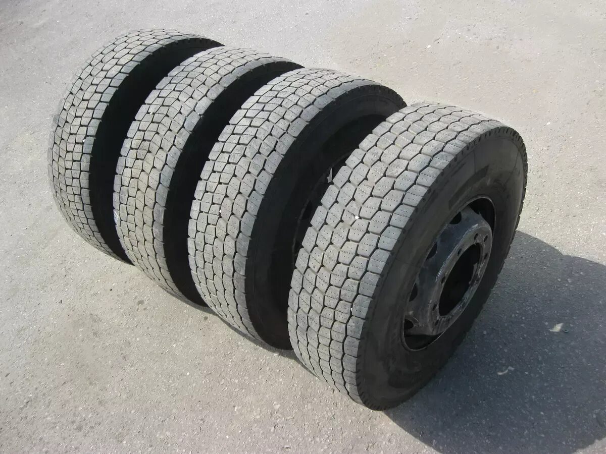 Грузовая резина 70. Резина 315 80 22.5. Резина на КАМАЗ 315/80 R22.5. Колёса 315 80 22.5 Sanful. Шины 315 70 22 5 КАМАЗ.