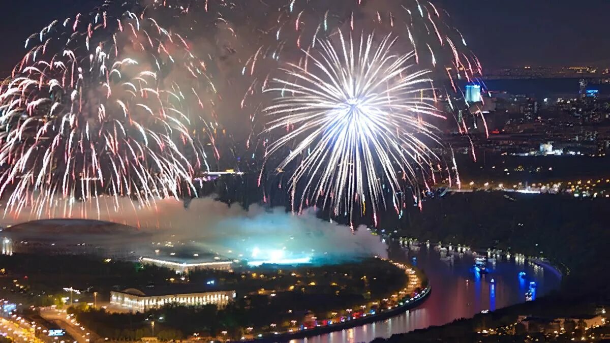 Салют Москва Сити 9 мая. Салют со смотровой площадки Москва Сити. Смотровая площадка салюта в Митино. Салют на смотровой площадке