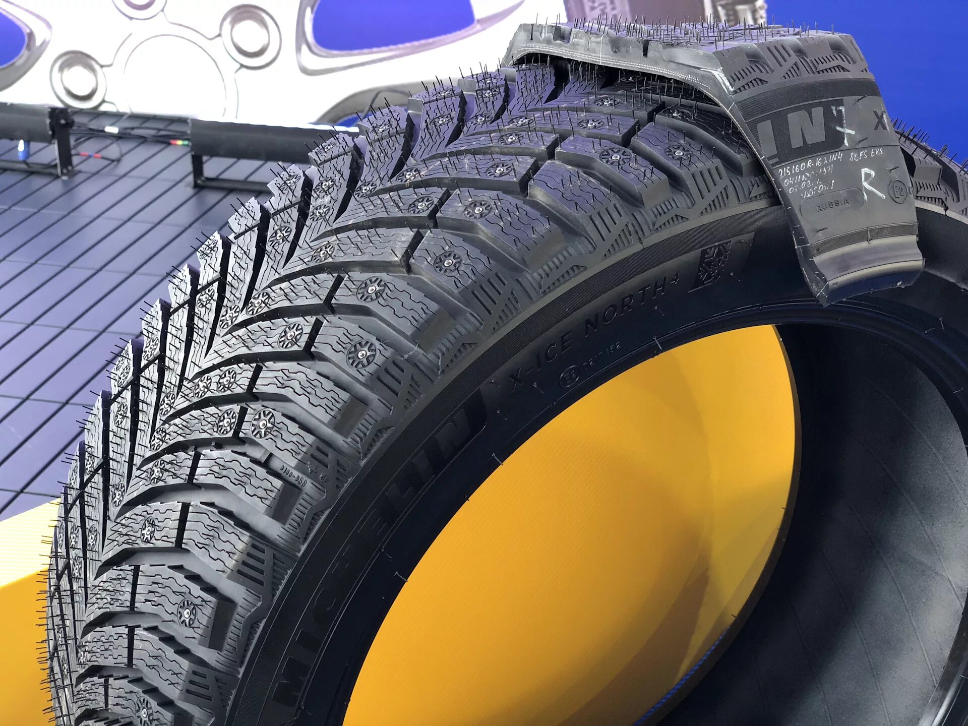 Шины мишлен айс. Michelin x-Ice North 4. Michelin x-Ice North 4 шип. Michelin x-Ice North 4 SUV 255/60 r18. Michelin x-Ice North 4 235/40 r19.