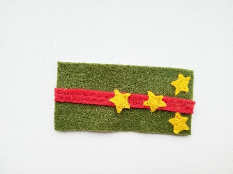 Поделки на 23 февраля. Поделки из фетра на 23 февраля. Сувенир на 23 февраля из фетра. Поделки из фетра на 23 февраля. Поделка на 23 февраля из фетер.