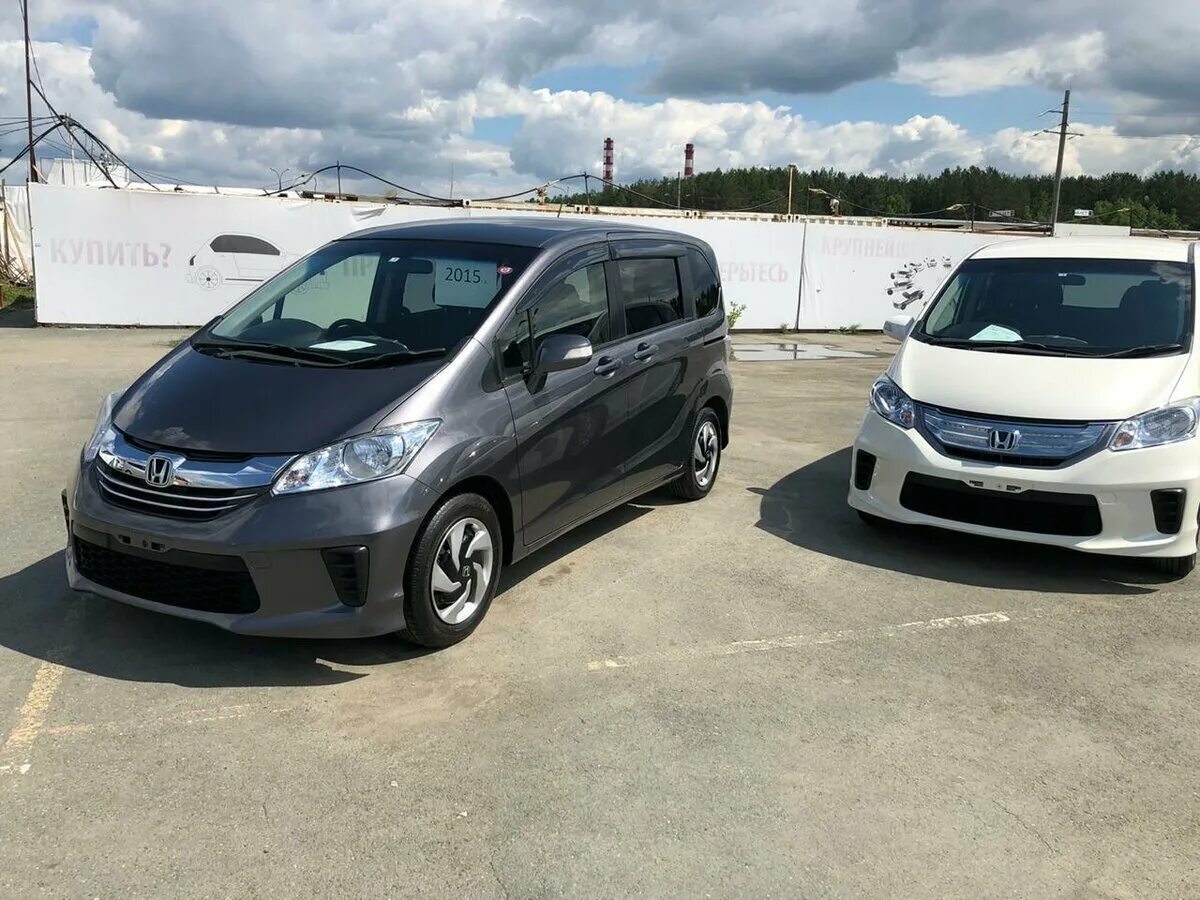 Honda freed 2015. Хонда Фрид гибрид 2015. Хонда Фрид гибрид 2015 серый. Хонда Фрид r16. Хонда фрид 2012 купить