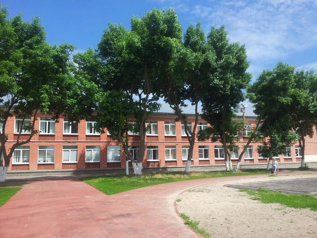 Фотография школы дома