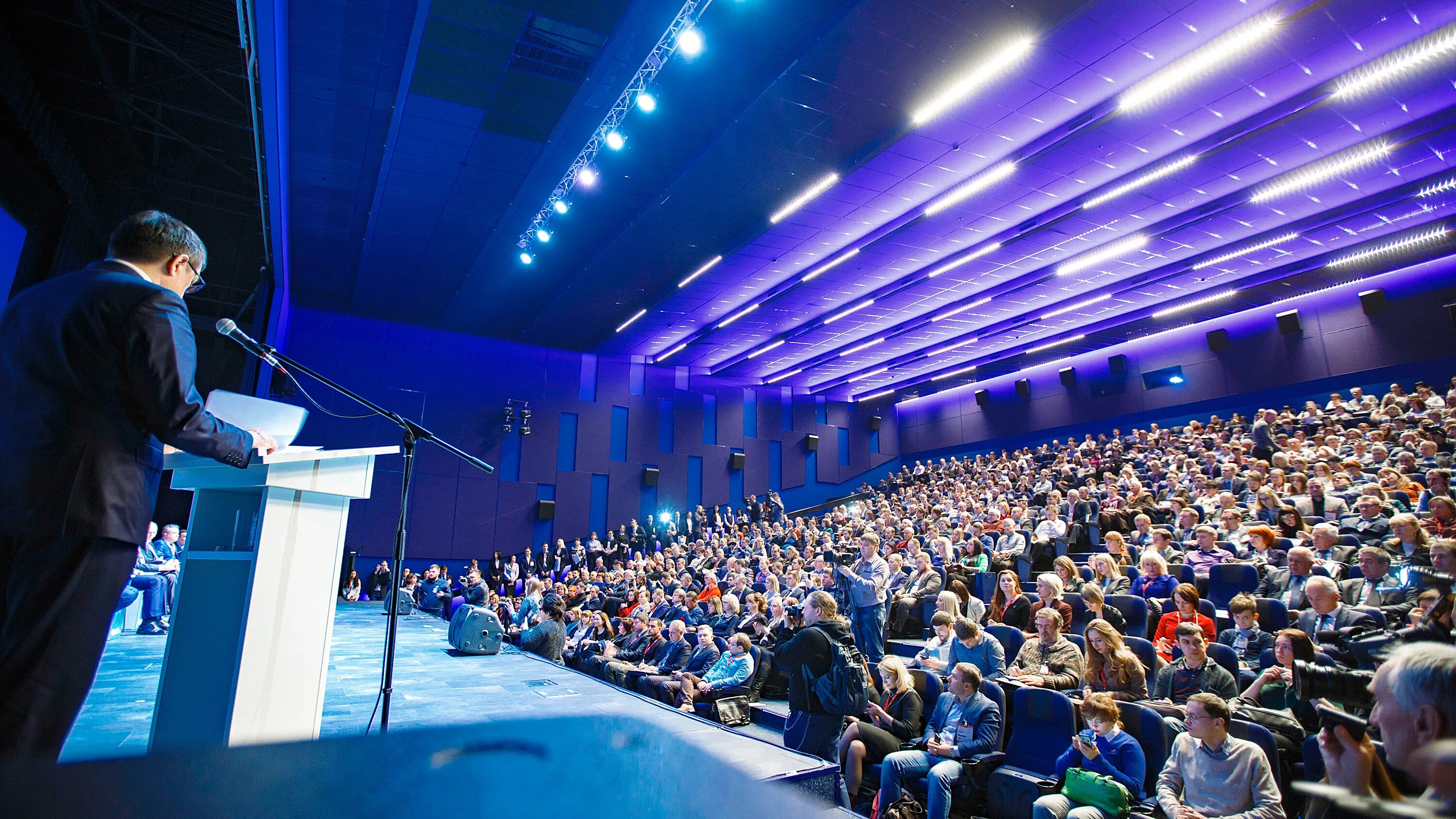 Град event-Hall Воронеж. Бизнес форум. Масштабное мероприятие. Спикер на конференции. Наводящий форум