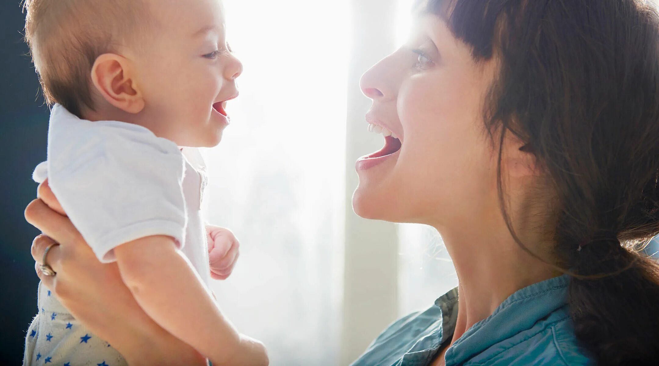 Ищу новую маму. Новые дети с мамой. Новая мама. Mother and Baby laugh. Смеющаяся мама с ребенком на руках.