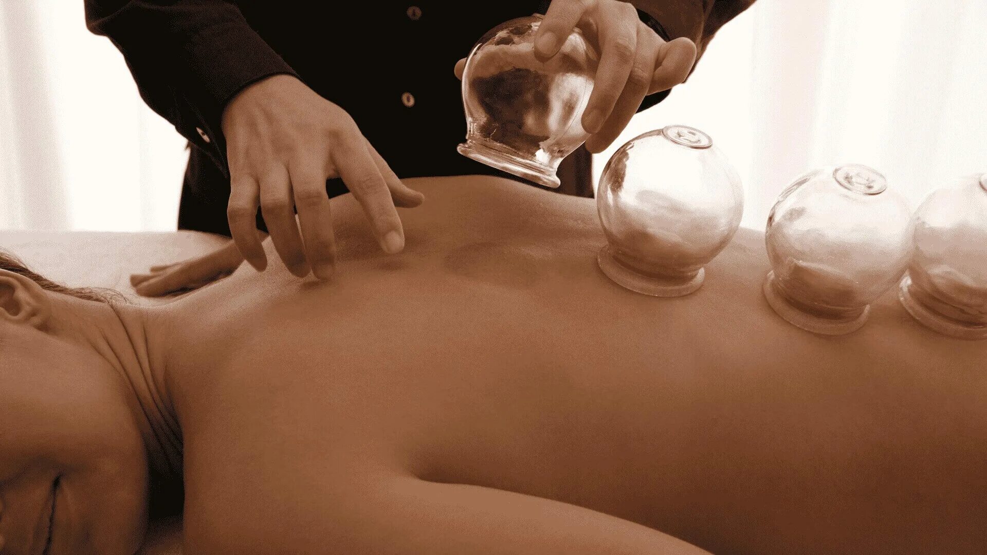 Баночный массаж техника. Cupping Therapy. Банки доктора. Баночный массаж один из самых древних.