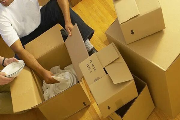 Move package. Packing & Unpacking. Коробки для мебели. Переезд сборы. Unpacking вещи на кухне.