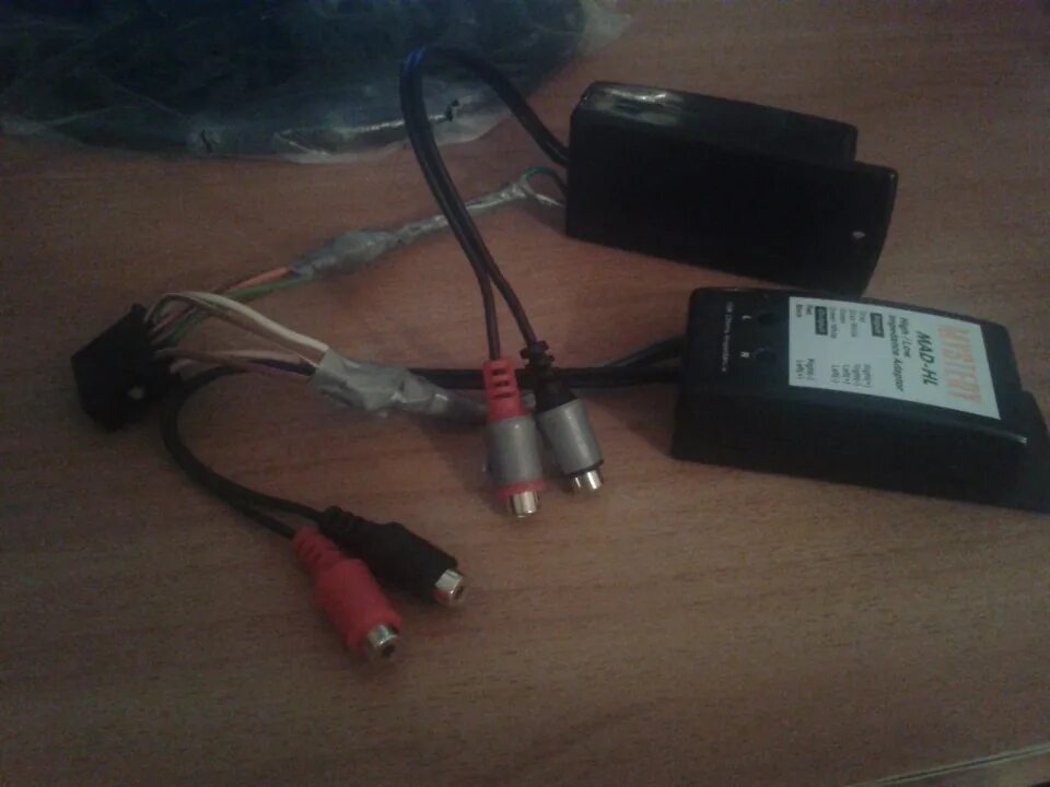 Магнитола без линейного выхода. Преобразователь высокоуровневого сигнала oris hl1r. Подключение сабвуфера к магнитоле без выхода на саб. Магнитола без линейного выхода. Подключение усилителя к магнитоле без линейного выхода.