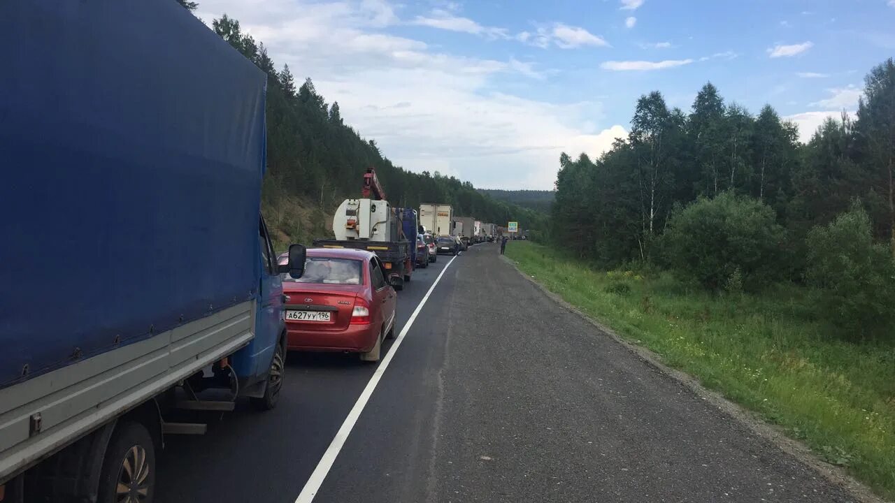 Погода ачит свердловская область на 10 дней. Пробки в Свердловской области. Авария около Красноуфимска.