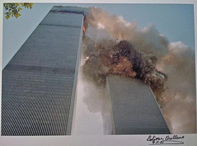 9 11 фото "Мог ли самолёт, сделанный, сами знаете из чего, срезать несколько колонн каркас
