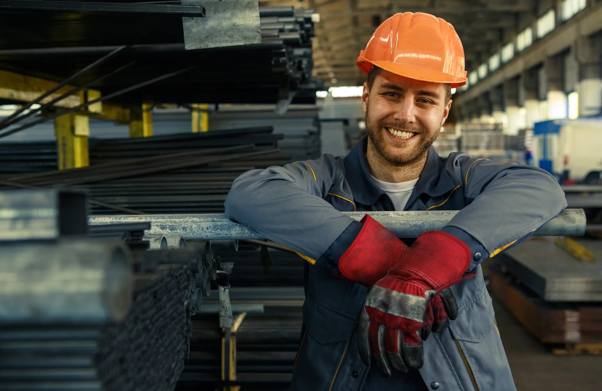 Workers load. Рабочий на заводе. Рабочий цех. Завод люди рабочие. Монтажник ЖБК.