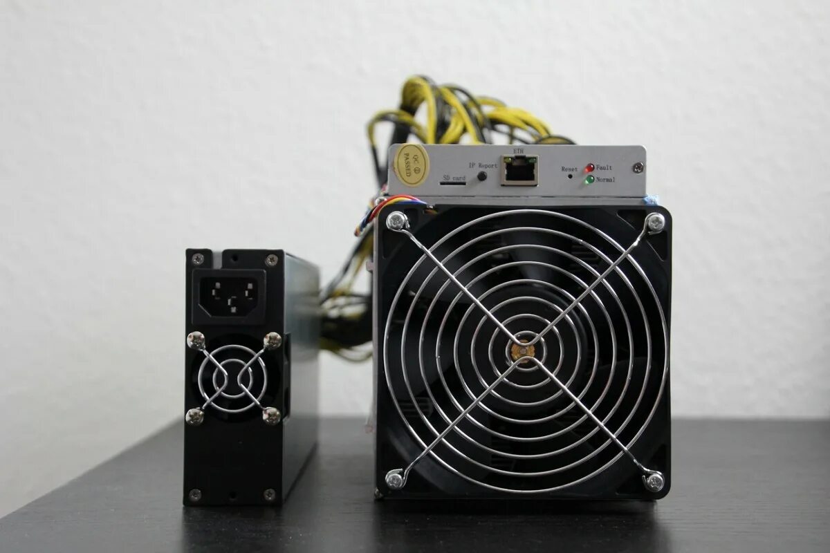 Asic s9 chip 244. Асики майнинг antminer. Асик что это. Асик что это. Майнинг ферма antminer s9.