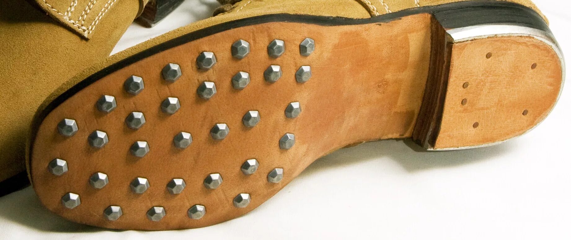Обувь Петра 1. Сапоги Петра 1. Башмаки Петра 1. Ботинки с гвоздями на подошве. Зачем на подошве