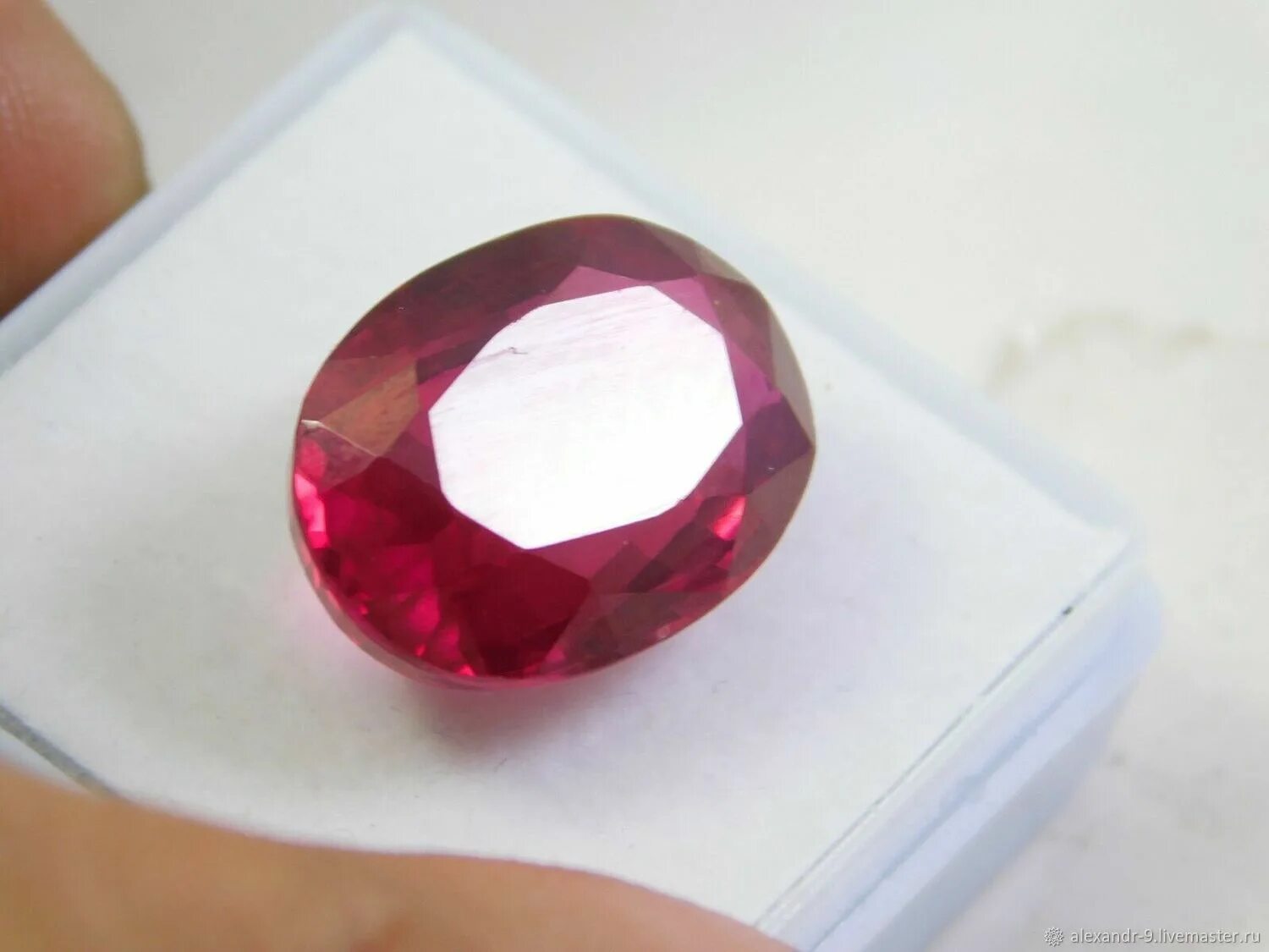 Как отличить рубин. Рубин (красный и малиновый Корунд),. Рубин натуральный камень. Рубин в4-042gr. Синтетический Рубин.