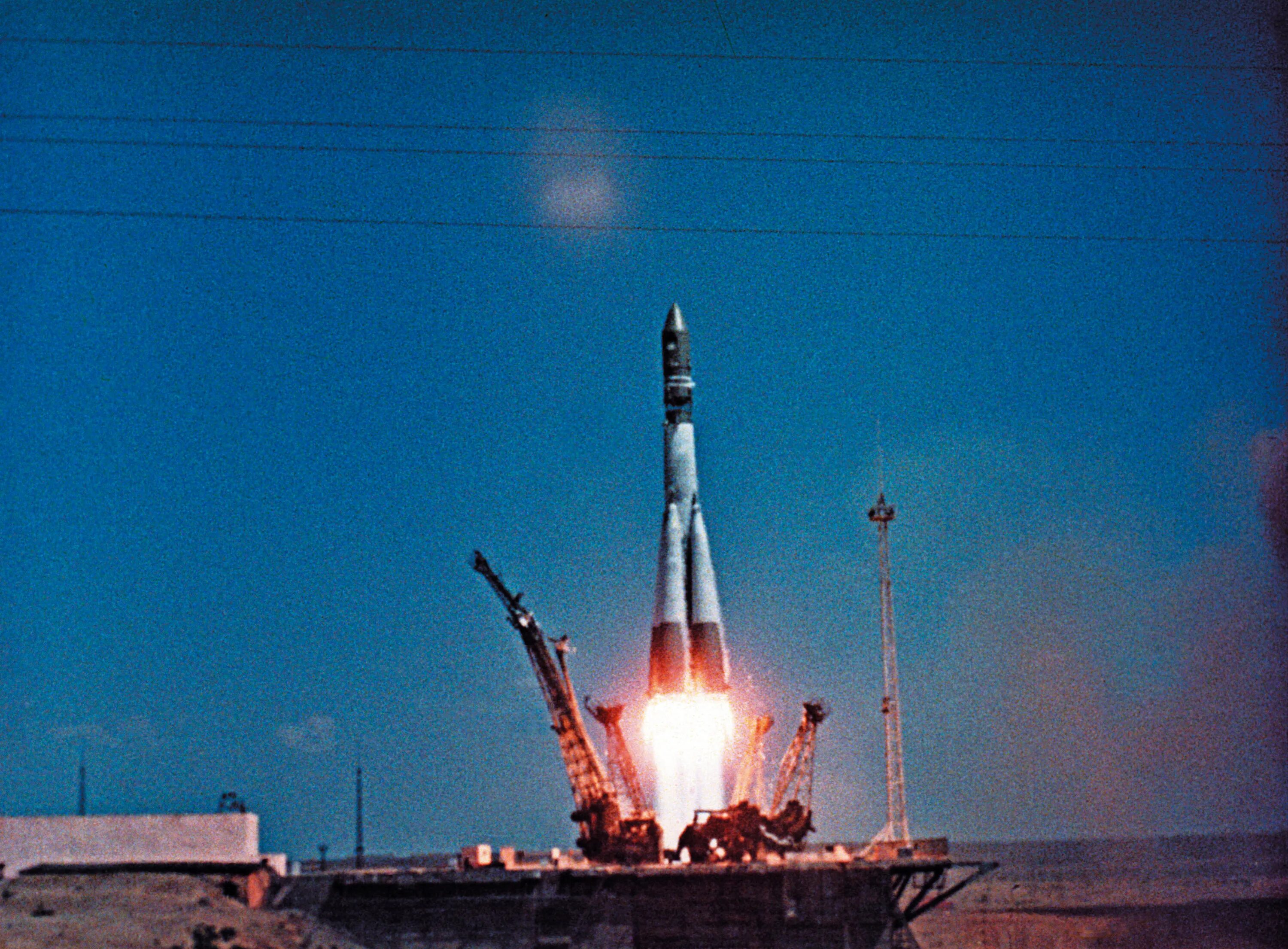 Космический корабль Восток Юрия Гагарина 1961. Ракета Юрия Гагарина Восток-1. Первый космический корабль Гагарина Восток 1. Фото ракеты гагарина