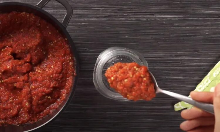 Перец на зиму рецепты через мясорубку. Икра из свеклы через мясорубку на зиму. икра на зиму из сладкого перца. икра из печеного зеленого перца. икра из баклажанов с яблоками через мясорубку.