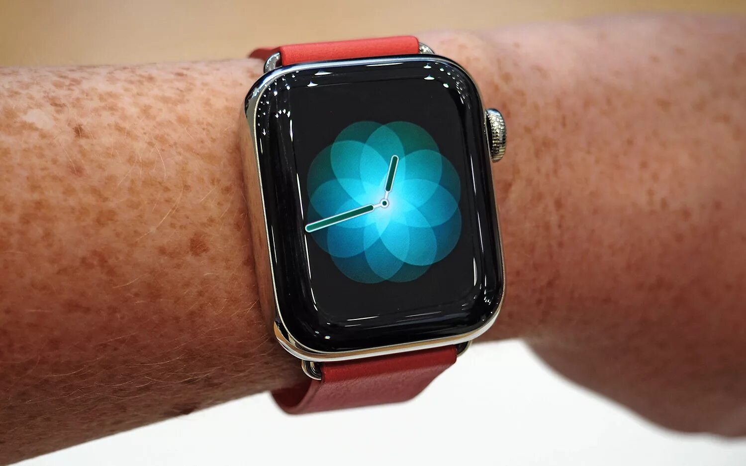 Watch se 2023 отзывы. Apple IWATCH 2022. Apple watch Series 4. Часы Аппле вотч 2022.