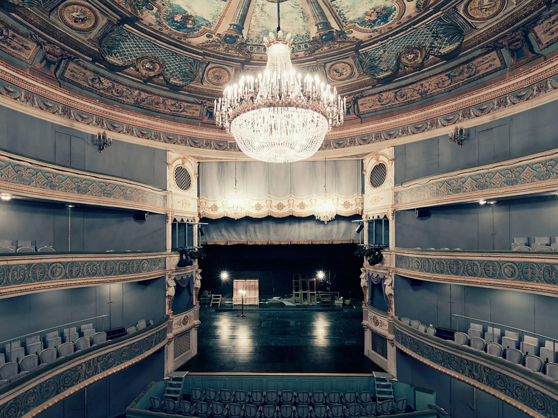 Театр ди. Театр Монтансье в Версале. Королевская опера Версаля Версаль. Интерьер театра. Театр внутри.