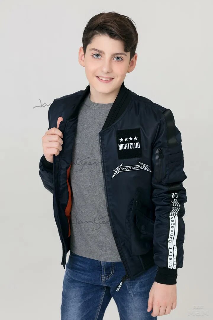 Детская ветровка бомбер. Куртка для мальчика 3 года. Armani junior толстовка. Ветровка бомбер для мальчика. Бомбер для подростка мальчика.