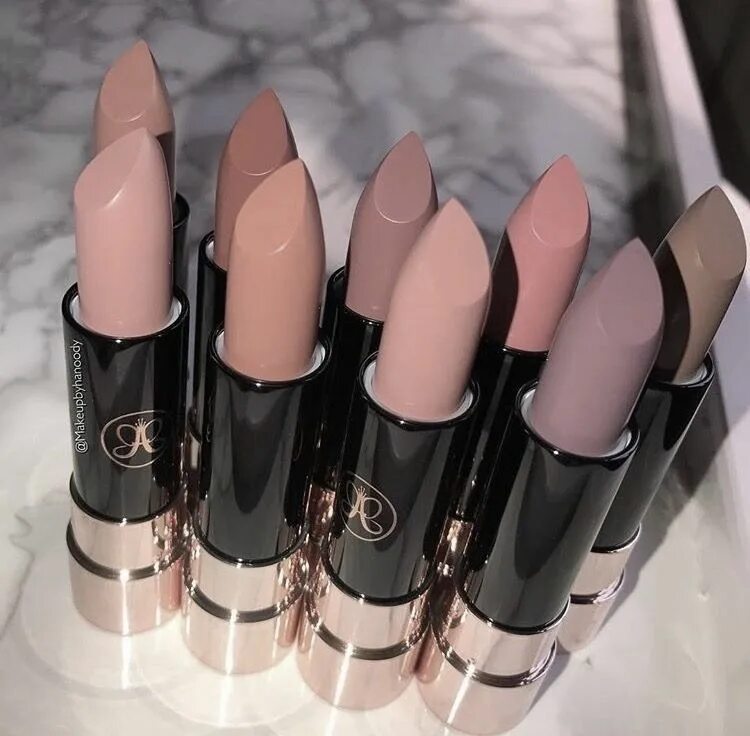 Розово бежевая помада. Помады оттенка нюд. Нюдовая розовая помада. Нюдовая помада цвета. Mac помада матовая нюд.