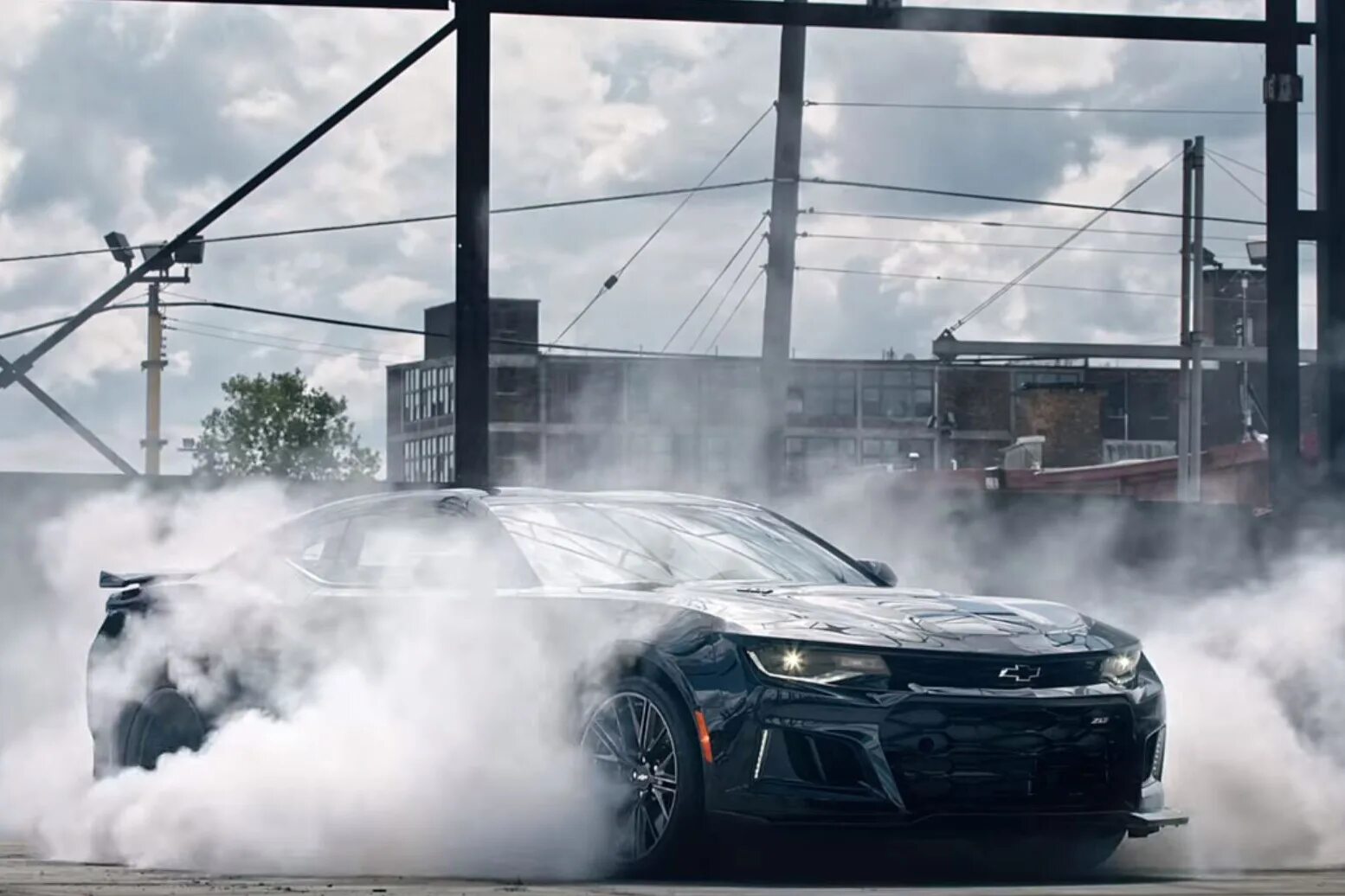 Бернаут на машине. Chevrolet Camaro бернаут. Бернаут дрифт. Шевроле Камаро в дыму. Camaro 5 Gen бернаут.