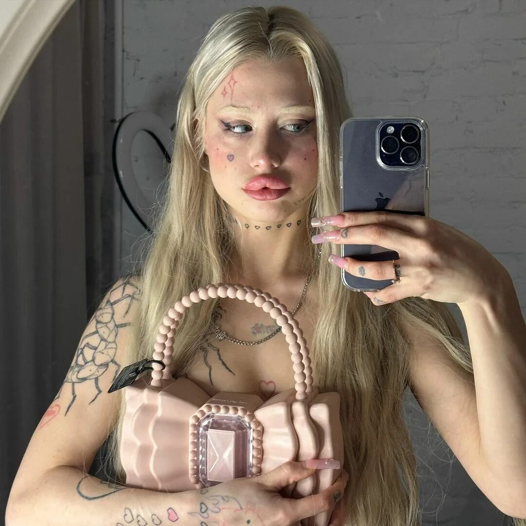 Анна михеева пацанки. Анна михеева hofmannita. Хофманита hofmannita биография. Анна хоффман пацанки. Анна хофманита пацанки.