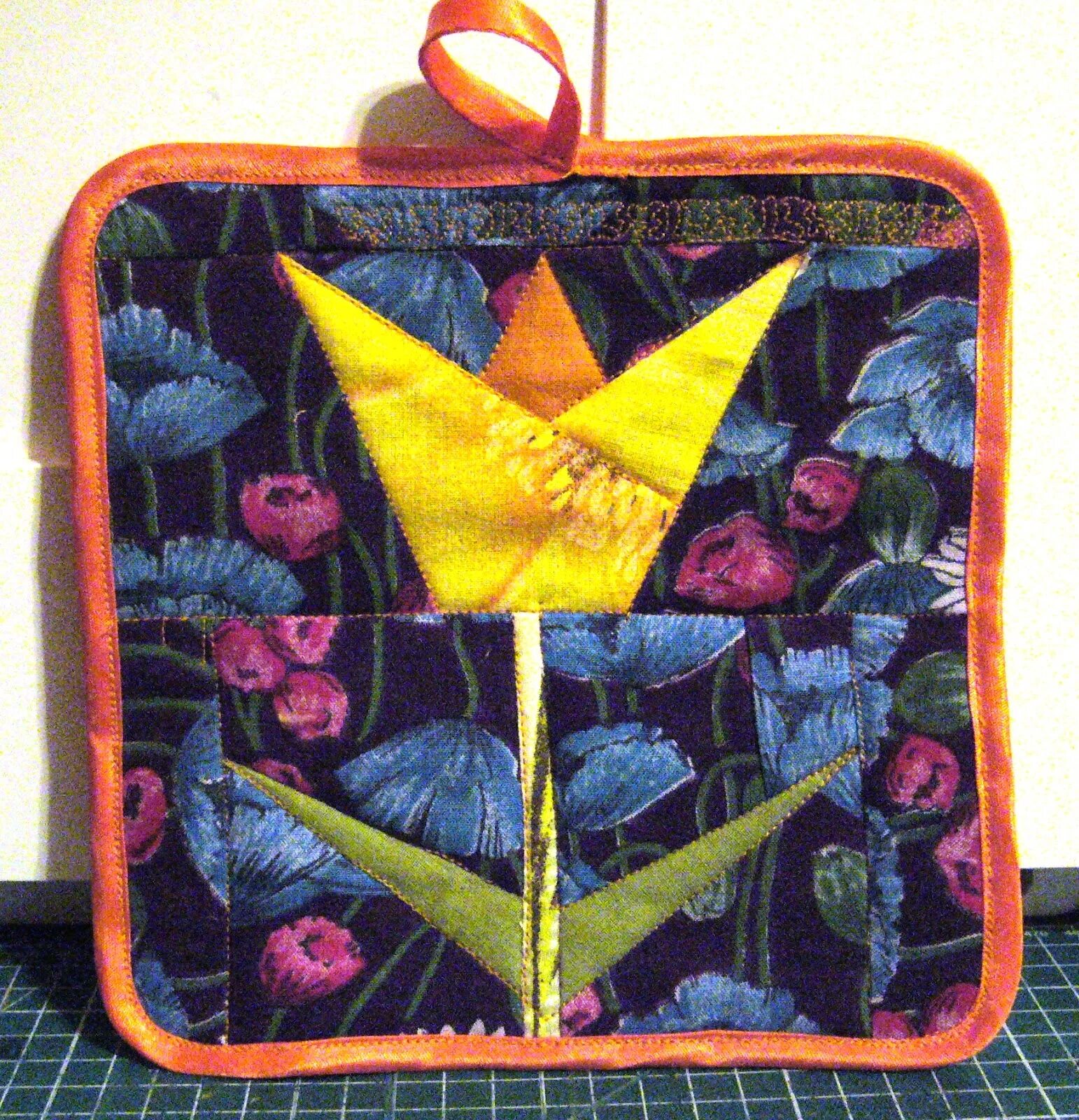 прихватка тюльпан. прихватка-рукавица рогожка 18х30 "романтика" minerals рис 30332-1. прихватка-рукавица 18х28 шарлиз. прихватка варежка пэчворк. прихватка рукавица пэчворк.