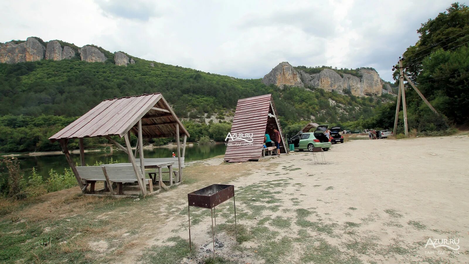 Мангуп в крыму беседки у озера. Мангуп кале домики у озера. Мангуп озеро беседки. Мангуп кале беседки. Мангуп беседки севастополь.
