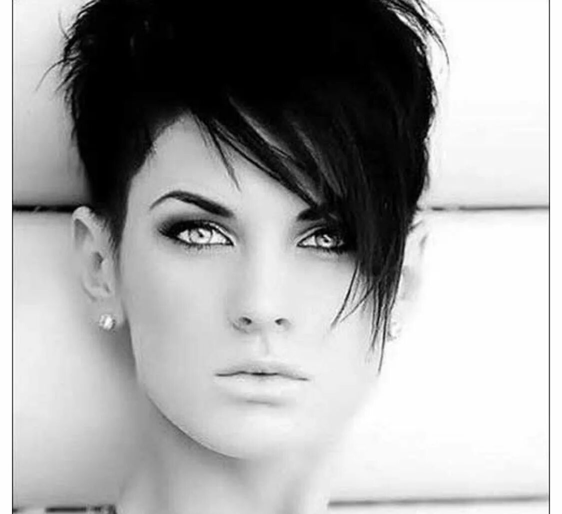 Straight short haircut layered hairstyle Short hair styles, Stylish short hair, 