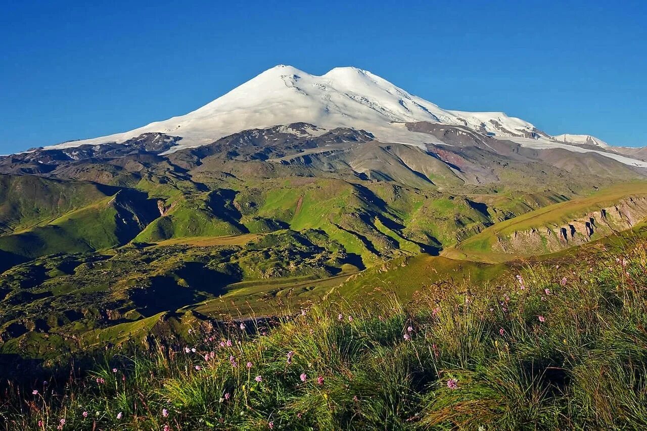 Самая высокая гора в рос. Горы Эльбрус кавказский хребет. Горы Минги Тау. Самая высокая гора Кавказа Эльбрус. Минги Тау Эльбрус.