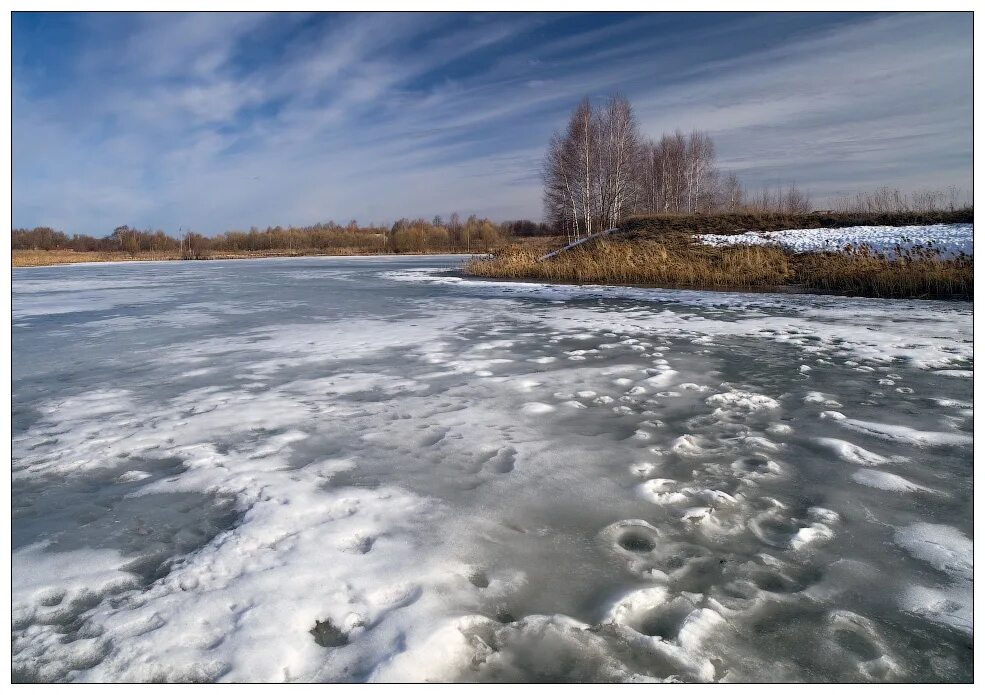 И воды зайдут низинами. Весенний лед. Лед весной. Лед на речке весной.