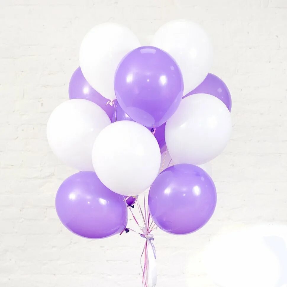 Фиолетовый цвет шаров. Фиолетовые шары. Сиреневые шары воздушные. Бело фиолетовые шары. Шары сиреневые и белые.