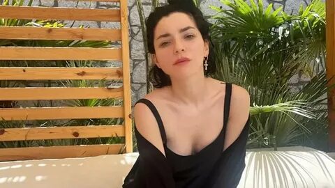 Yeni tarzıyla birlikte sosyal medyayı da daha aktif kullanmaya başlayan Mer...