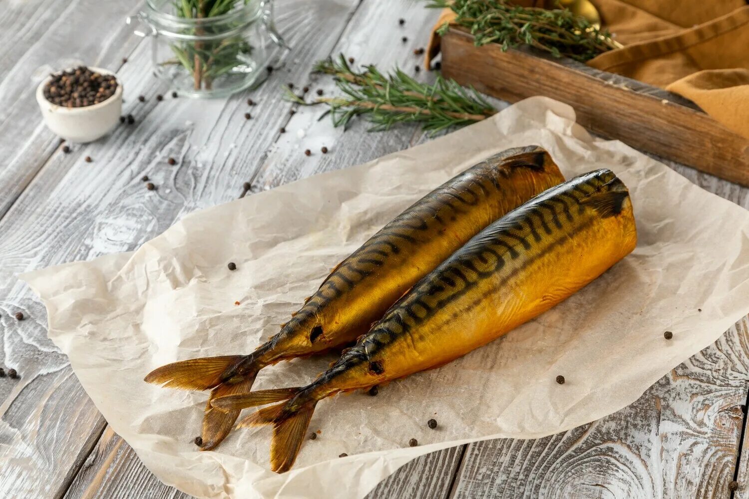 Копченая рыба скумбрия. Скумбрия горячего копчения. скумбрия копченая. скумбрия холодного копчения фото. скумбрия горячего копчения фото.