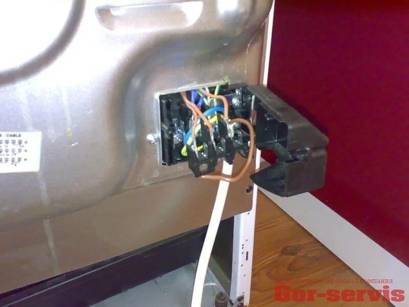 Как подключить электроплиту в щитке. Варочная панель 380 вольт. Однофазная схема подключения электроплиты 380в. Клеммная коробка варочной панели хотпоинт аристон. Как подключить плиту в квартире.