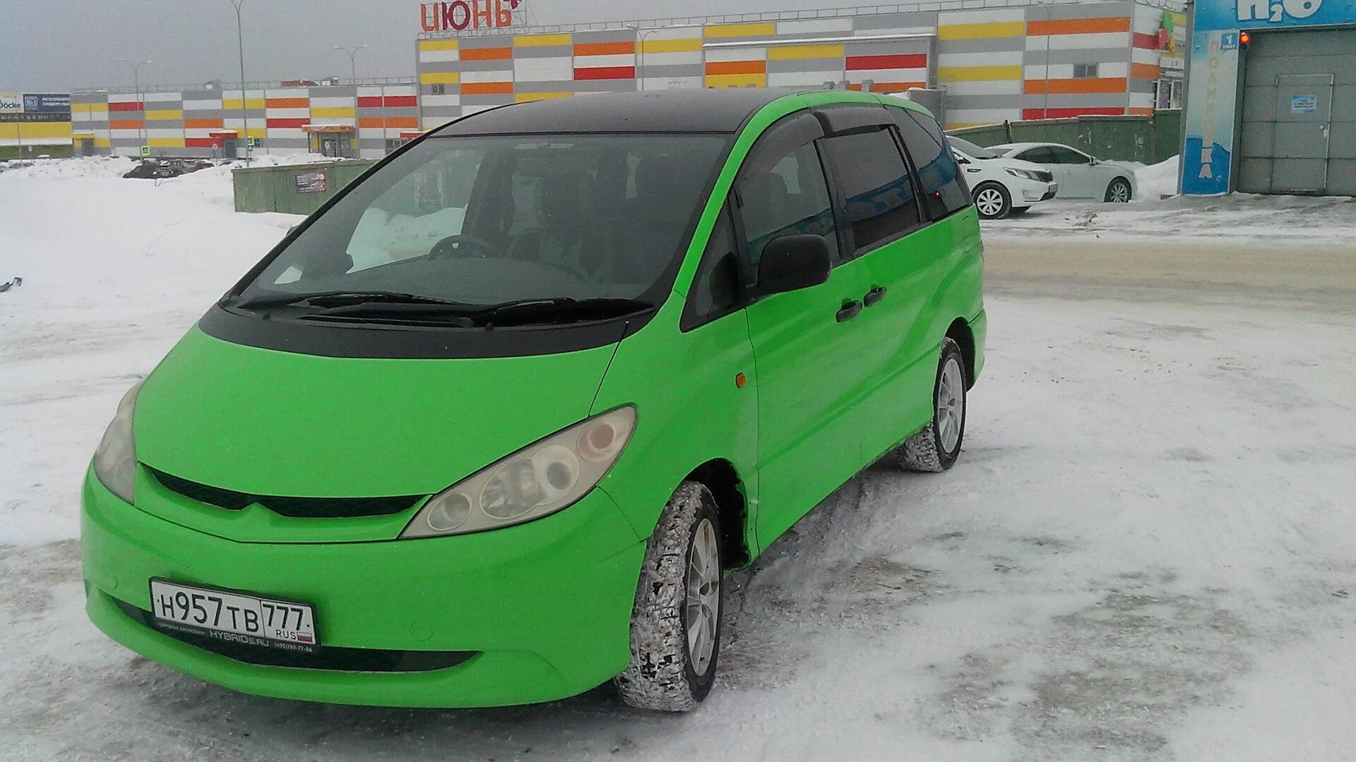 Гибрид 2006. Toyota Estima Hybrid 2006. Estima Hybrid зеленая. Тойота Эстима с прицепом. Зелёная фурия Эстима.