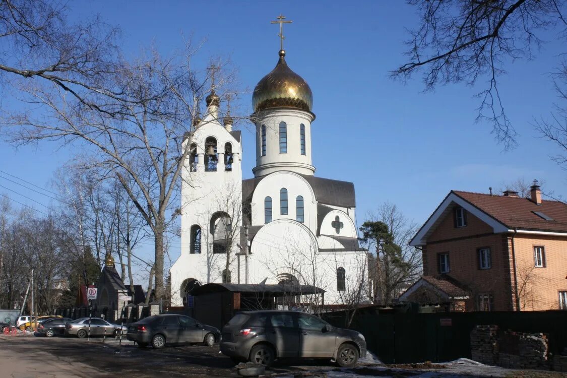 Храм рождества христова в немчиновке. Церковь рождества христова немчиновка. Рождественская церковь немчиновка. Храм немчиновка. Храм рождества христова немчиновка ворота.
