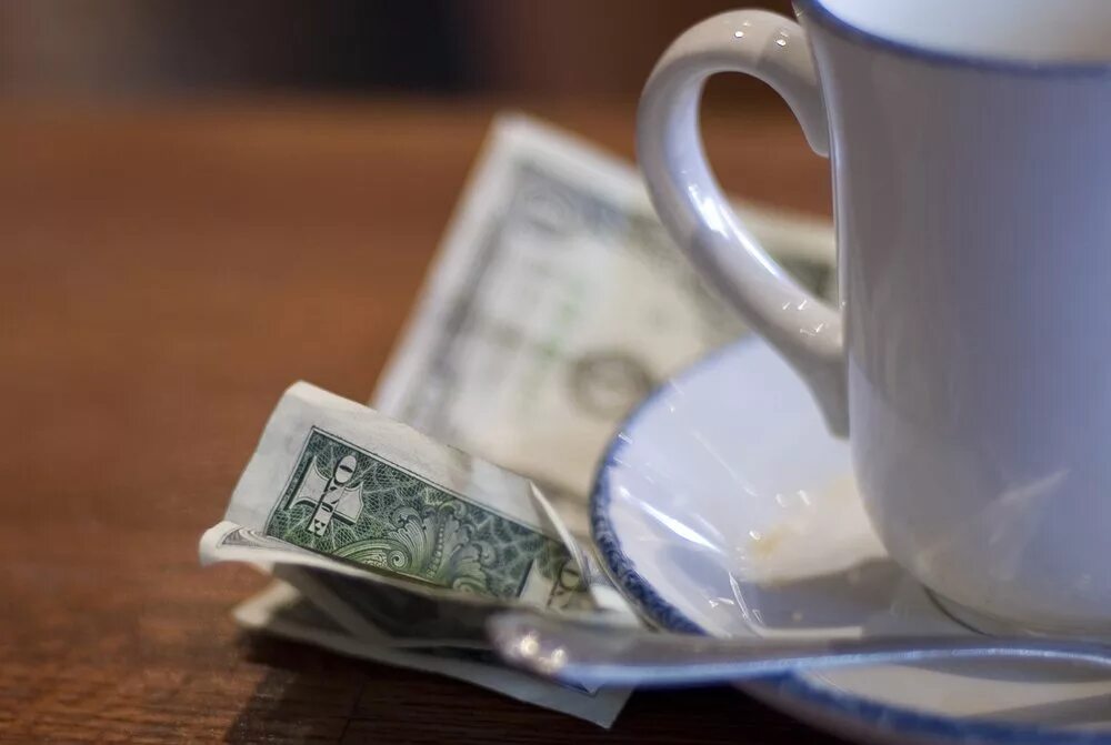 Чаевые в оаэ. Без чаевых. Чаевые швеция. Чаевые на столе. Чаевые в кафе.