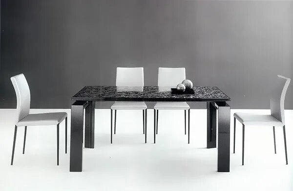 тренды столов 2024. самые модные кухни. современный интерьер кухни 2023. контемпорари стиль в интерьере кухни. стол hugo-m 140x80 черный.