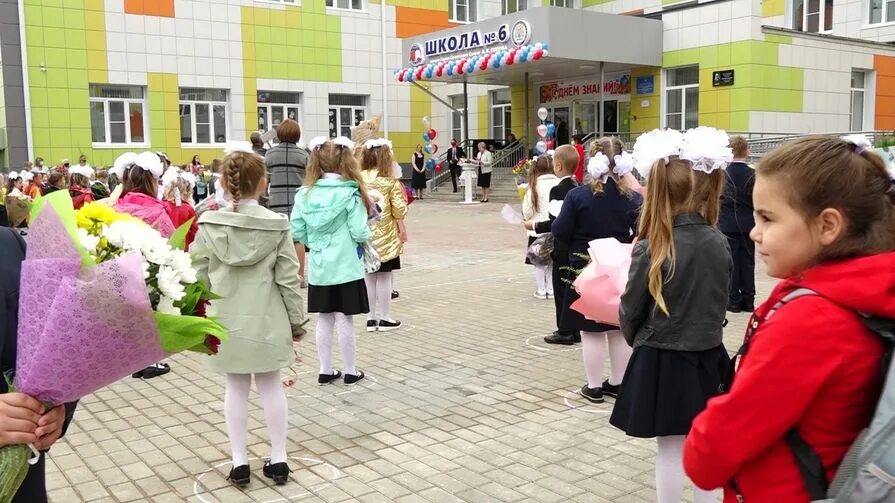 Великие луки мбоу 9. Школа 17 великие луки. Школа 19 великие луки. 12 школа великие луки 6 г. 5 школа великие луки.