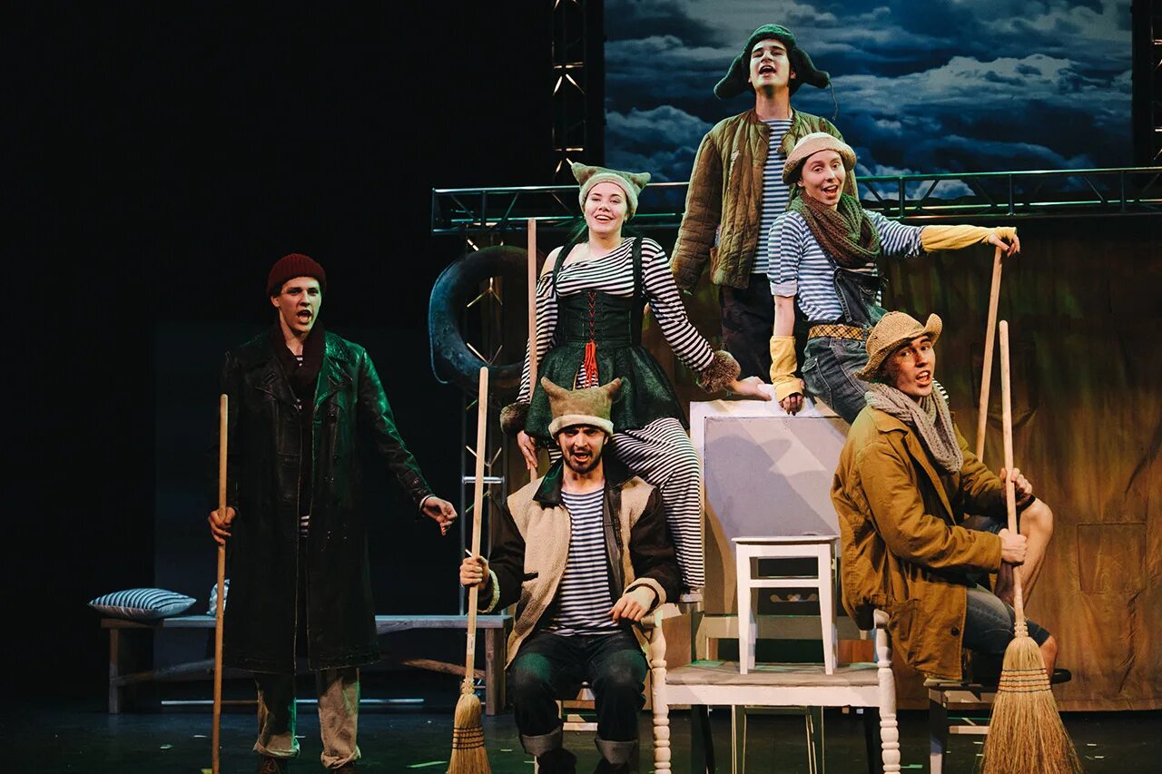 роберт уилсон сказки пушки. сказки пушкина театр наций. сказки пушкина уилсон. сказки пушкина спектакль отзывы. сказки пушкина спектакль театр наций.